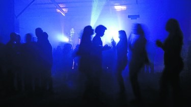 La fiesta clandestina fue convocada por una radio y había reunido a más de 200 personas. Foto ilustrativa