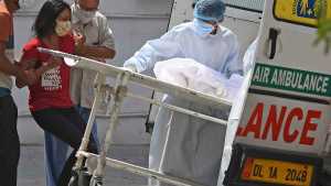 Tragedia sanitaria en India: más de 300 mil casos diarios desbordan los hospitales