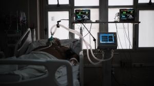 Argentina rompió hoy su récord de decesos diarios por coronavirus: 561 muertes en 24 horas