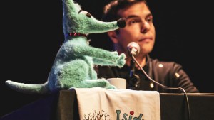 Nico Mendoza presentó «Es tiempo de Isidro», el libro del sagaz perrito urbano