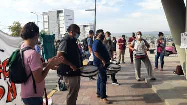 Los autoconvocados de Salud realizaron una asamblea después de manifestarse en el CAM. (Gentileza).-