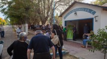 Imagen de La explicación ante las largas filas para vacunarse en Roca