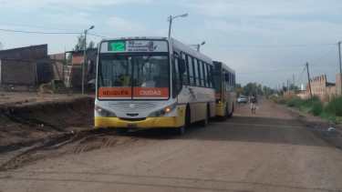 Tres lineas urbanas cambiaron recorridos hoy (Foto Yamil Regules)