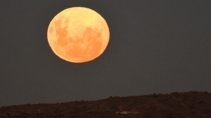 Así se vio la Superluna Rosa en la región