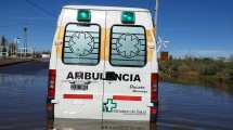 Imagen de La postal del día: quedaron en medio de la «laguna» de calle 9 de Julio