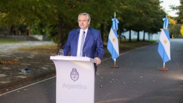 El presidente emitió el mensaje a pesar de estar aislado, respetando un estricto protocolo. Foto: Presidencia de la Nación.-