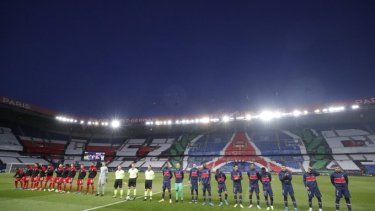 Así posaron PSG y Bayern para la presentación el encuentro en París.
