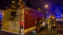 Imagen de Incendio y explosiones en una forrajería, en Roca