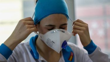 El personal de Salud prácticamente no tuvo descanso entre la primera y la segunda ola, en todo el mundo.-