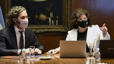 Cafiero encabeza reunión con científicos en Casa Rosada mientras avanza el plan de vacunación. 