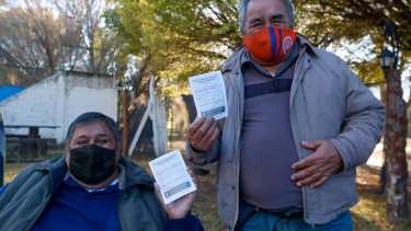 Los mayores de 70 años recibieron la primera dosis de la vacuna contra el coronavirus. Fotos: Juan Thomes.