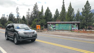 El asfalto en la ruta provincial 86 también tiene ciclovía para potenciar el circuito. 