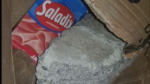 Compró dos cubiertas por Mercado Libre y le mandaron una piedra