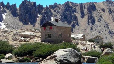 La principal senda para llegar al refugio Frey permanecerá cerrada varios días. Archivo