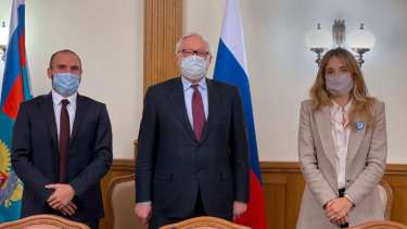 Martín Guzmán abrió la negociación con Rusia para destrabar la llegada de más vacunas