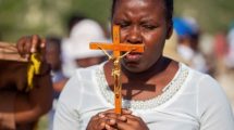 Imagen de Tras el secuestro de curas, la iglesia denuncia un «descenso al infierno» de Haití