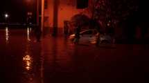 Imagen de El temporal de lluvia y granizo dejó calles anegadas en la capital de Neuquén y cortes de luz en el Valle