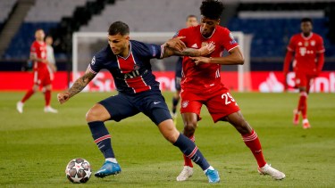 Leandro Paredes fue titular en PSG, que clasificó a semifinales, eliminando al último campeón.
