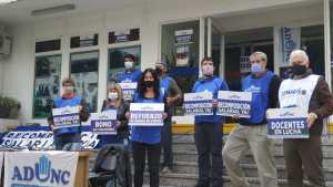 Docentes de universidades nacionales paran por 48 horas en reclamo de mejoras salariales