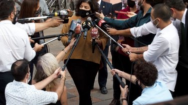 Carla Vizzotti: "La vacuna que aplica la Argentina es la de Sinopharm y tiene una eficacia del 80%". 