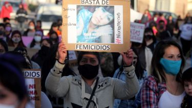 La movilización se realizó en Centenario, luego del femicidio.  Foto archivo Oscar Livera.
