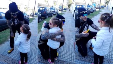 Las imágenes de Alex y su seguidora se volvieron virales en redes.-