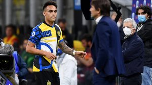 Dybala y Cristiano llegaron a los 100 goles en Juventus y Lautaro Martínez se enojó con Conte