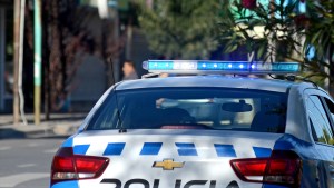 Desactivaron una fiesta clandestina en Neuquén con casi 100 jóvenes y fueron apedreados