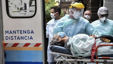 Es imprescindible mantener los cuidados para evitar la propagación del virus. Foto: Télam.-