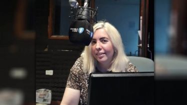 La joven es psicóloga, pero decidió reemplazar a su padre en la radio.-