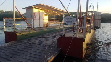 Se suspendió hasta nuevo aviso el funcionamiento de la balsa en Regina. (Foto Néstor Salas)