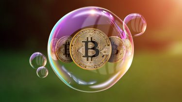 El bitcoin se desploma casi 10% luego de prohibiciones de China a las criptomonedas