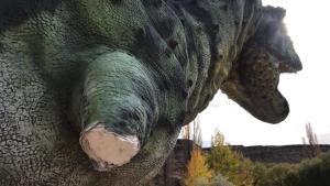 Atentan contra valiosas réplicas de dinosaurios en Jacobacci