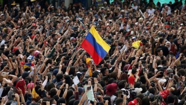 Las protestas en Colombia comenzaron contra la reforma tributaria y ahora siguen por la de salud. (Gentileza).-