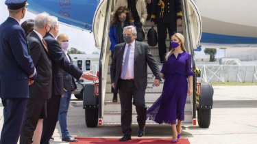 El presidente llegó hoy por la mañana a Francia.