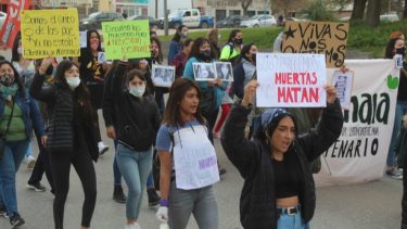 La marcha por el nuevo femicidio. Foto: Centenario Digital