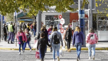 El gobierno de Neuquén confirmó que no alcanzan a testear a todos los que lo solicitan por la alta demanda.  Foto: Florencia Salto