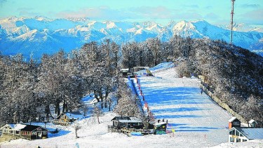 Las pistas del cerro Bayo quieren abrir este invierno para el turismo nacional. Foto: archivo