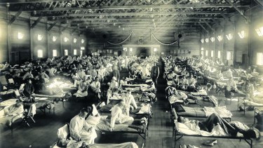 Una de las mayores diferencias entre la pandemia de 1918 y la actual es la duración. La enfermedad de 1918 afectaba por lo general a una comunidad determinada durante seis a ocho semanas.