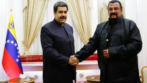 Las razones de la curiosa reunión entre Steven Seagal y Nicolás Maduro