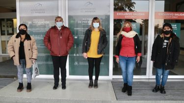 Ocho enfermeros y enfermeras arribaron ayer y tres más lo harán el 1° de junio. (Gentileza).-