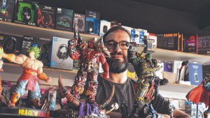 Su ciber gamer casi se funde por la pandemia y lo salvaron sus muñecos