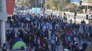 Barrios de Pie levantó el acampe frente a un hiper de Neuquén