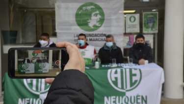 Dirigentes de ATE Salud brindaron una conferencia de prensa frente al sindicato. Foto: Yamil Regules.