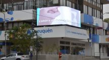 Imagen de Gaido entregó ropa de trabajo e insumos para los hospitales públicos en Neuquén