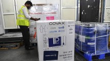 Imagen de Llegaron más de 200 mil dosis de AstraZeneca y partió un nuevo vuelo a Moscú
