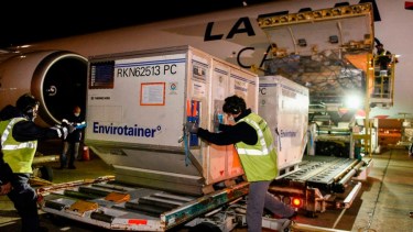 Mañana llegan más dosis de AstraZeneca al aeropuerto de Ezeiza. 
