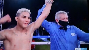 Rosa prolongó su invicto con otro nocaut y retuvo el título