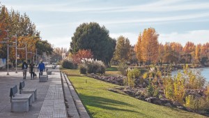 El paseo costero Limay y el efecto espacio verde