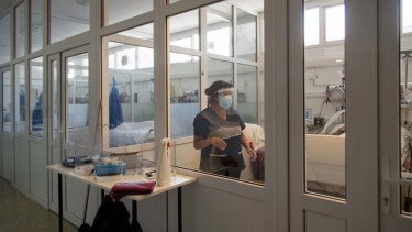 El hospital de Bariloche difunde un número telefónico para consultas de Covid-19
